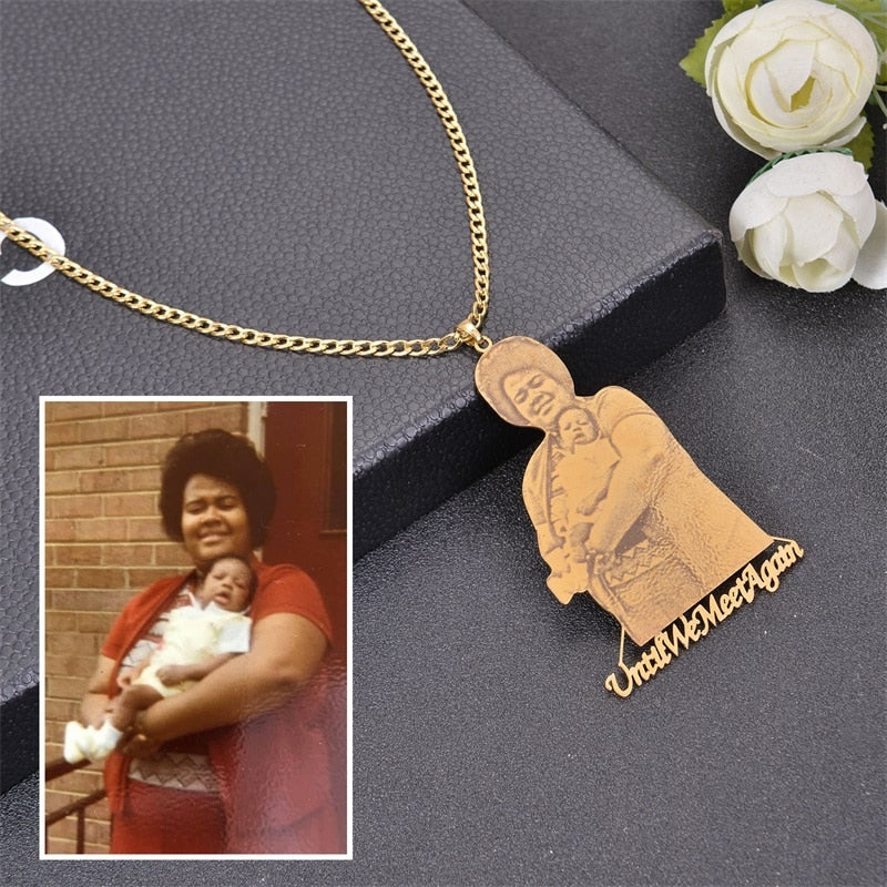 Capturing Love: Engraved Personalized Picture Necklace - A Meaningful Gift