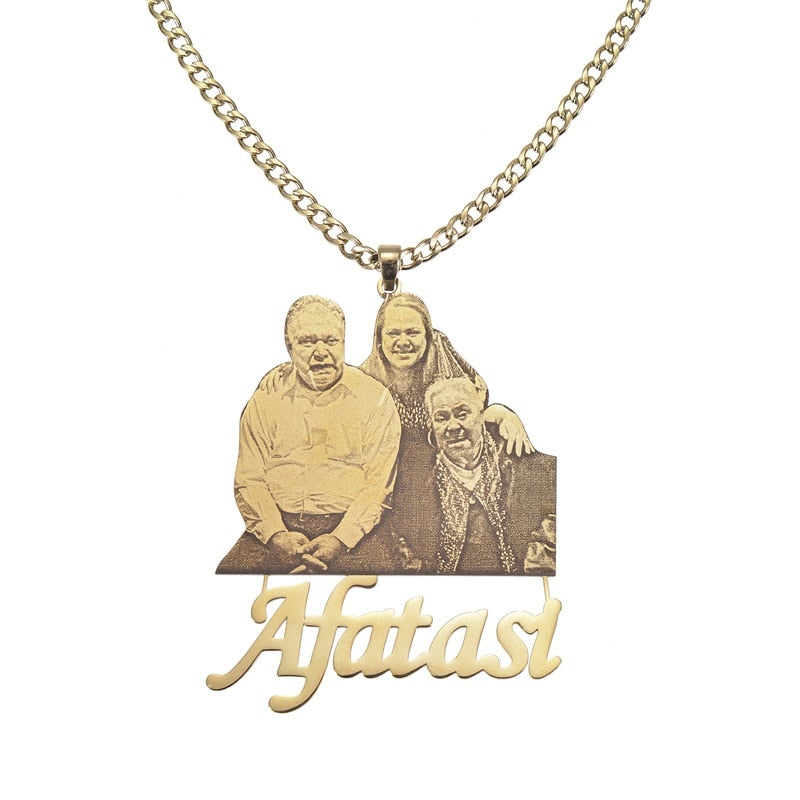 Capturing Love: Engraved Personalized Picture Necklace - A Meaningful Gift